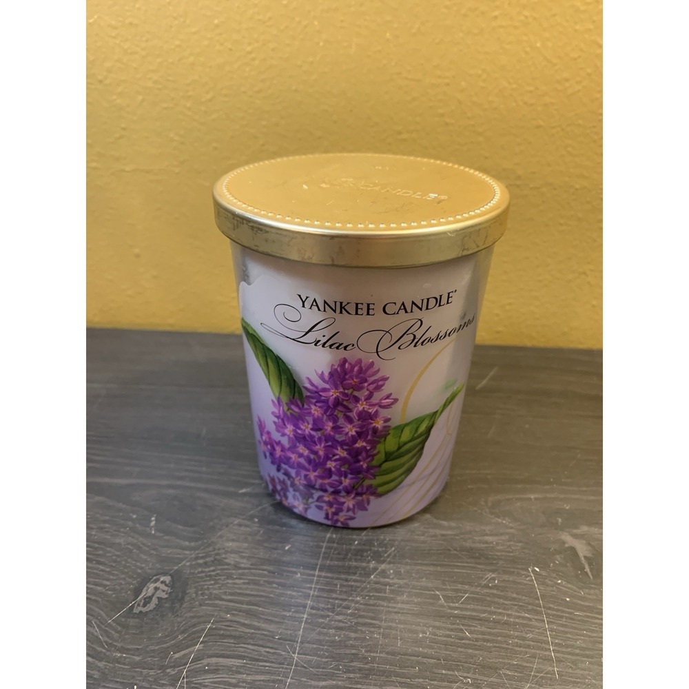 Yankee‎ Candle Lilac Blossoms Small Single Wick Candle 9.5 oz Purple NEW